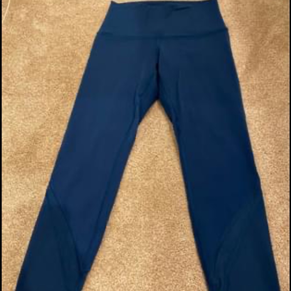 BNWOT Lululemon scalloped capri leggings